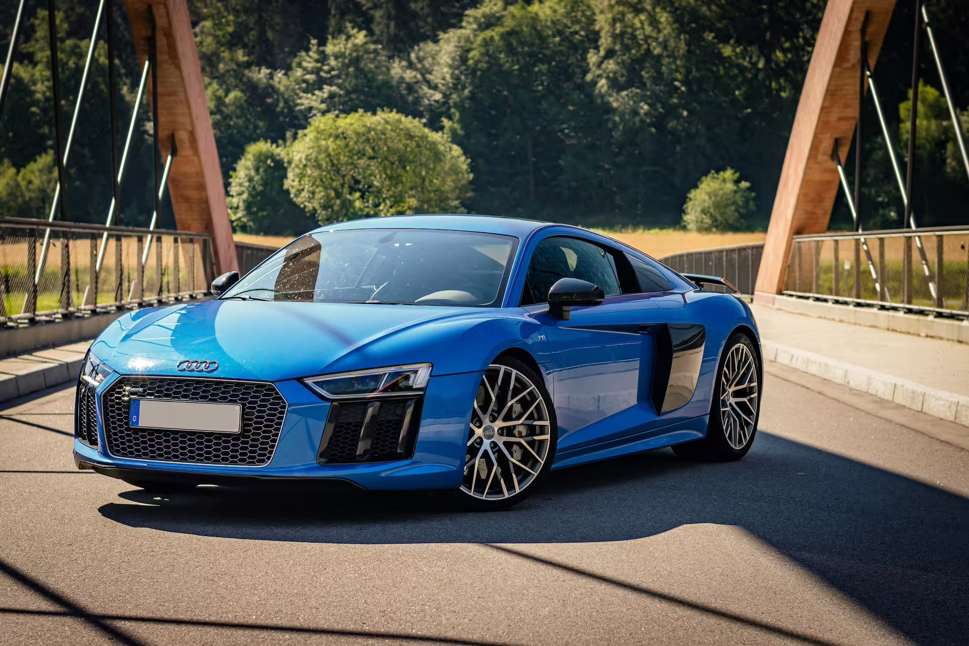 R8 V10 - Image 1